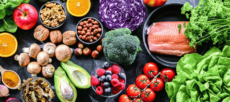 Anti inflamatuar diyet, düzenli uygulandığında vücuttaki inflamasyon yükünü azaltmaya yardımcı olabilir. 