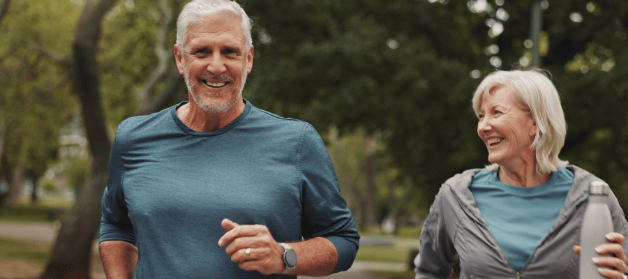 Zone 2 antrenmanı, düşük yoğunlukta sürdürülen egzersiz modeli olarak mitokondriyal gelişimi artırır ve laktat kullanım kapasitesini geliştirir.