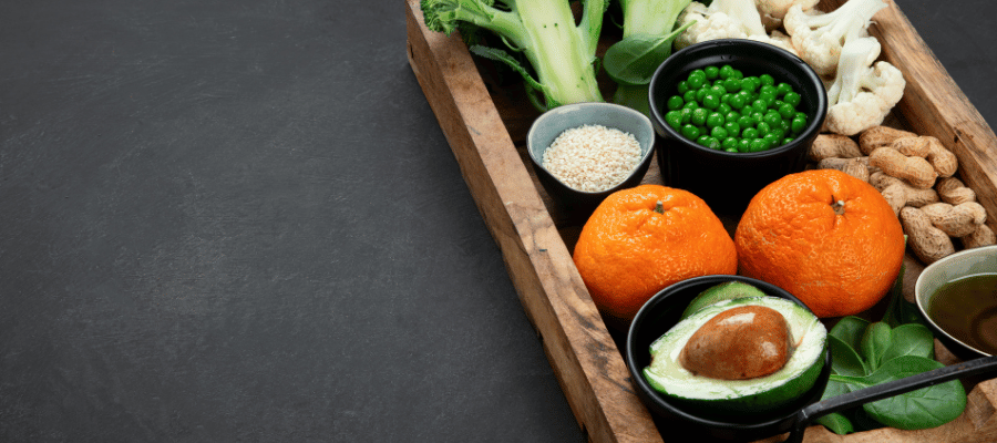 Besinlerden alınan Koenzim Q10, hücresel enerji üretimini destekleyerek kalp sağlığının korunmasına katkı sağlayabilir.