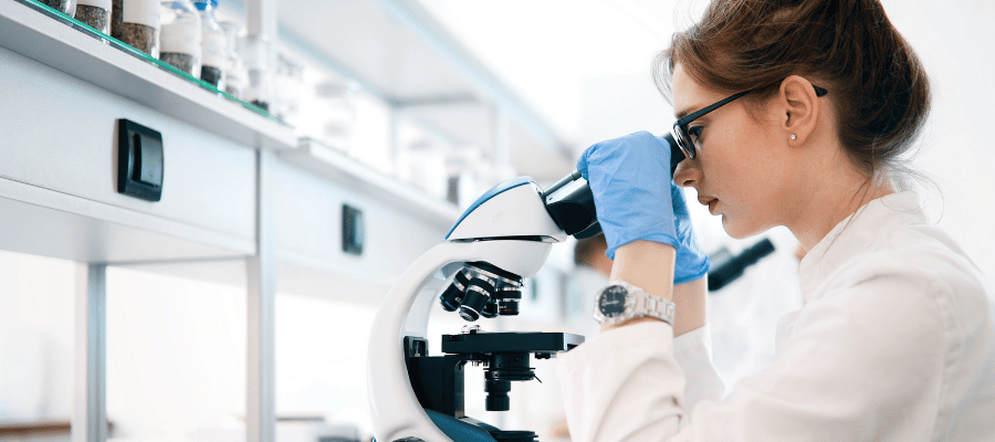 Yaşlanma hızı testi, yaşlanma sürecini erken aşamada anlamaya yardımcı olarak kişiye özel önleyici sağlık stratejileri geliştirilmesini sağlar.